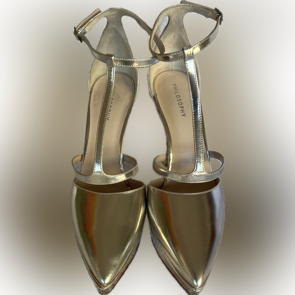 Philosophy beautiful metallic gold heels. 1” - Picture 1 of 9
